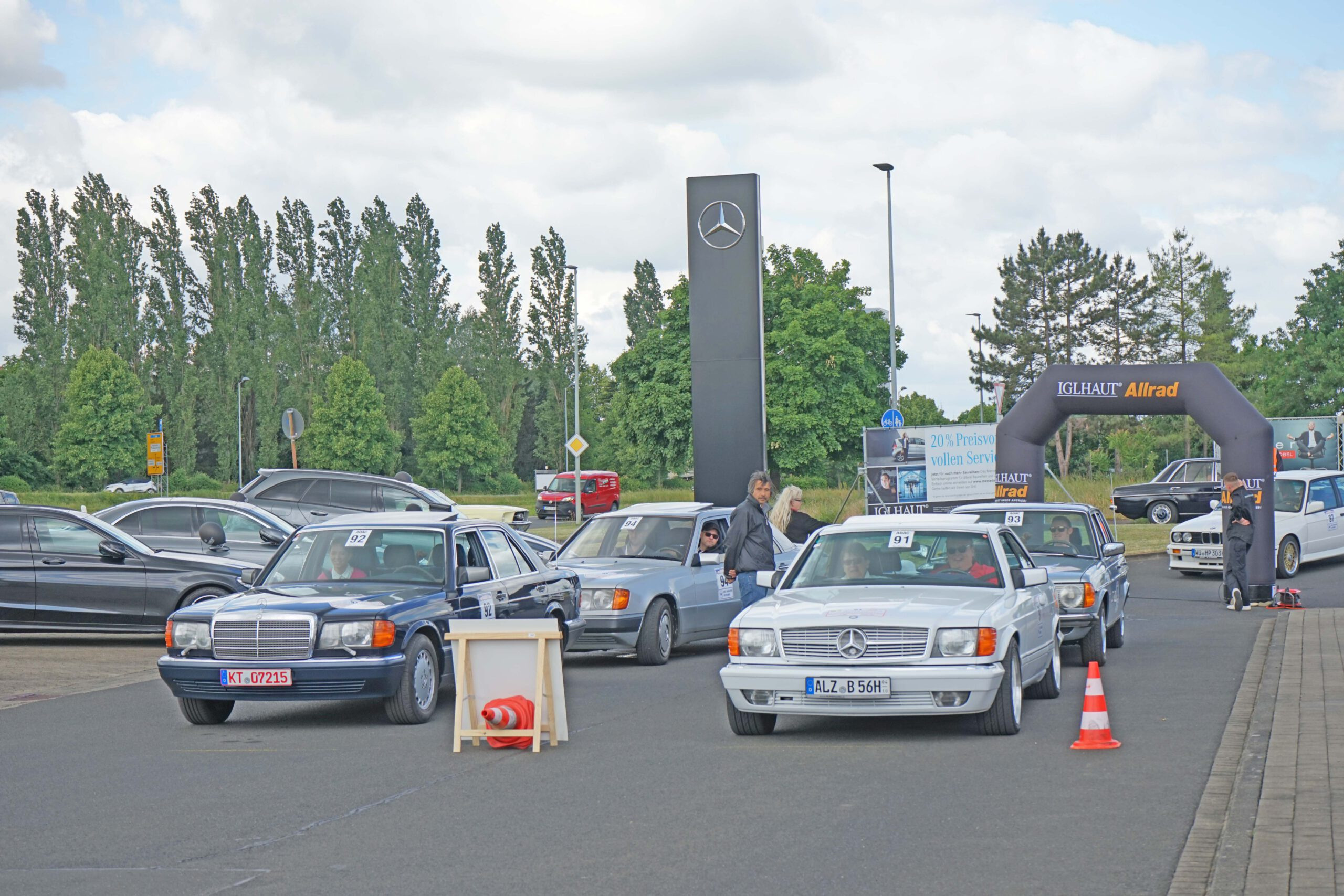 Le Mans Start bei IGLHAUT in Kitzingen im Rahmen der Marienberg Classic am Samstag, 28. Mai 2022, war ein voller Erfolg! 1.156 € gehen an das Kinderhaus Marktbreit!